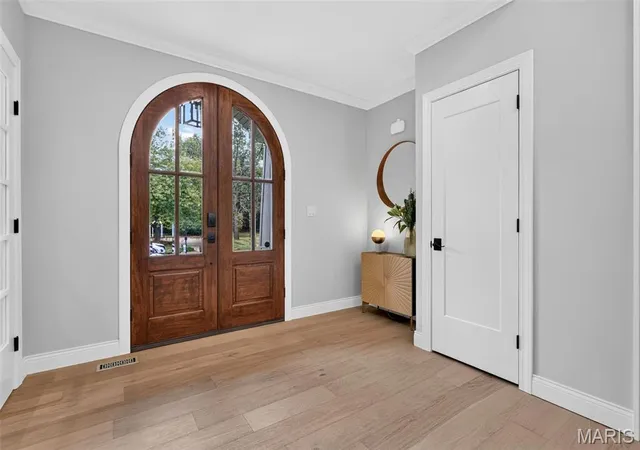 Photo 2 of Single family home for sale at 9 Bon Price Ln, Saint Louis, MO 63132 | MLS# MIS26044270 | Listing updated on 2026-10-18
