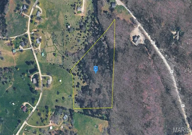 Homes for sale in Holts Summit, MO | 392 Country Mdw Ln, Holts Summit, MO 65043 | MLS# MIS26044279