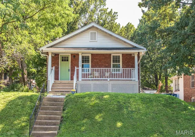 1st image of 7420 Richmond Pl, Maplewood, MO 63143 | MLS# MIS26044282