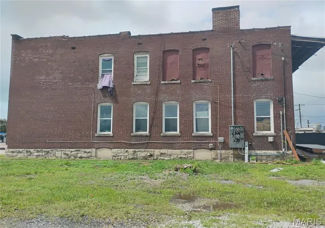 Homes for sale in Granite City, IL | 2013 Grand Ave #A,B,A,B, Granite City, IL 62040 | MLS# MIS26044291