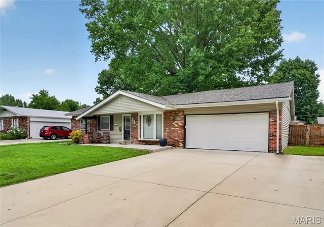 Homes for sale in Granite City, IL | 3260 Willow Ave, Granite City, IL 62040 | MLS# MIS26044295
