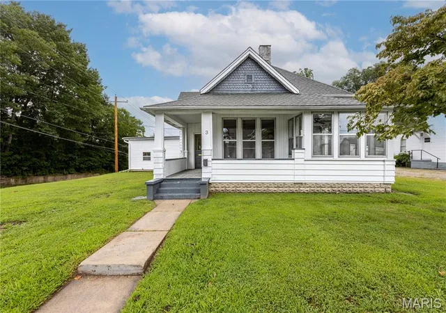 Homes for sale in Dexter, MO | 3 S Hickory St, Dexter, MO 63841 | MLS# MIS26044314