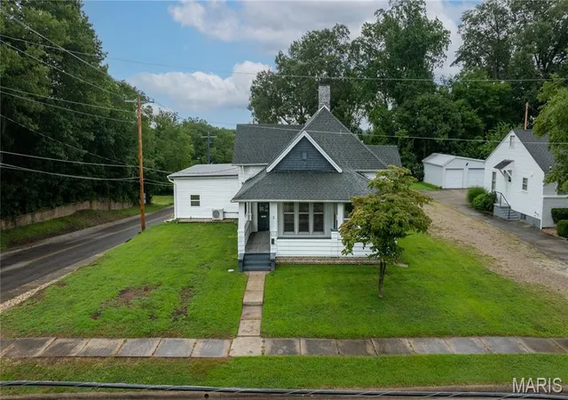 3rd image of 3 S Hickory St, Dexter, MO 63841 | MLS# MIS26044314