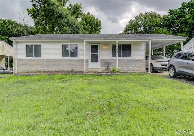 Homes for sale in Hazelwood, MO | 1742 Rose Crest Dr, Hazelwood, MO 63042 | MLS# MIS26044325