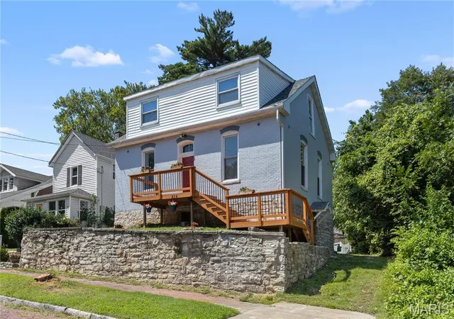 Photo 2 of Sale Pending at 616 E 8th St, Alton, IL 62002 | MLS# MIS26044326 | Listing updated on 2026-08-17