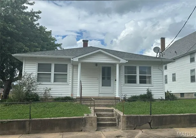 Homes for sale in Steeleville, IL | 105 E Main St, Steeleville, IL 62288 | MLS# MIS26044328