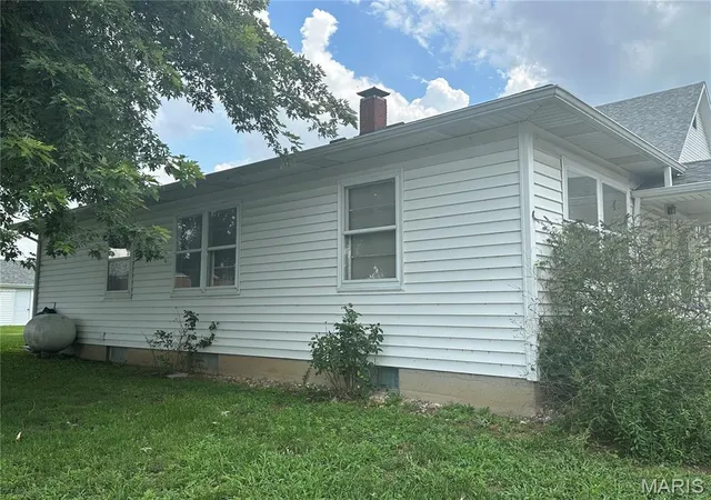 Homes for sale in Steeleville, IL | 105 E Main St, Steeleville, IL 62288 | MLS# MIS26044328