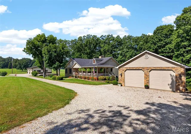 Photo 1 of Single family home for sale at 411 Hwy J Rd, Montgomery City, MO 63361 | MLS# MIS26044331 | Listing updated on 2026-08-22