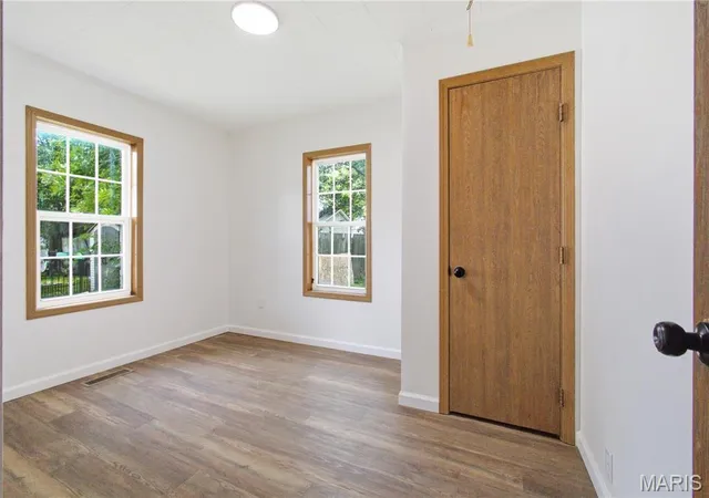 Photo 4 of Single family home for sale at 705 S Arch St, Jerseyville, IL 62052 | MLS# MIS26044341 | Listing updated on 2026-10-27