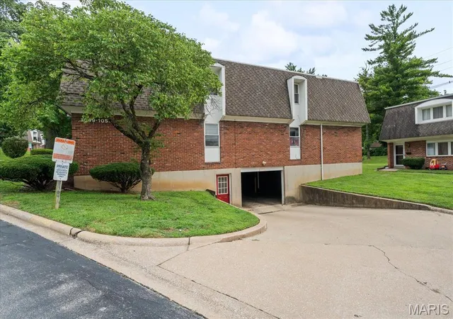 Homes for sale in Collinsville, IL | 1051 Lafayette Ct, Collinsville, IL 62234 | MLS# MIS26044342