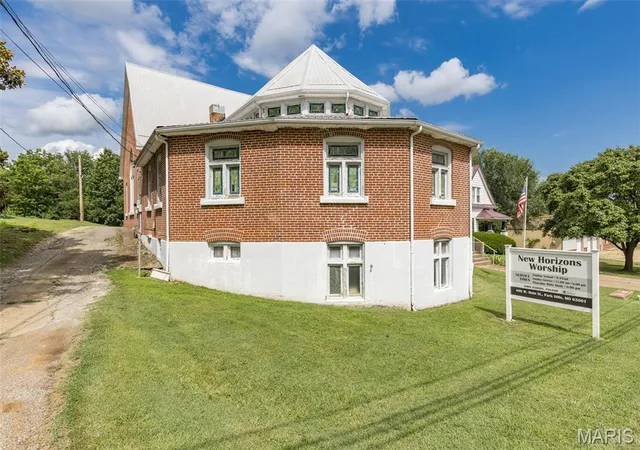Photo 3 of Single family home for sale at 408 W Main St, Park Hills, MO 63601 | MLS# MIS26044354 | Listing updated on 2026-08-24