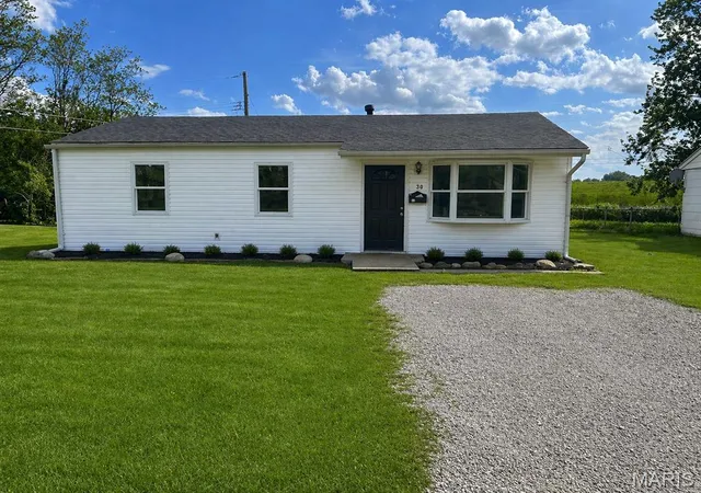 Homes for sale in Cahokia, IL | 30 Saint Gregory Dr, Cahokia, IL 62206 | MLS# MIS26044356