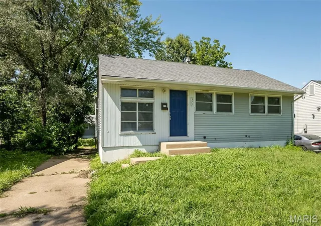 Photo 2 of Single family home for sale at 375 Cameron Rd, Saint Louis, MO 63137 | MLS# MIS26044359 | Listing updated on 2026-07-20