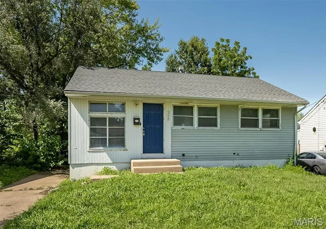 Photo 3 of Single family home for sale at 375 Cameron Rd, Saint Louis, MO 63137 | MLS# MIS26044359 | Listing updated on 2026-07-20