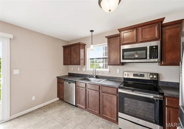 Homes for sale in Warrenton, MO | 27518 Forest Ridge Dr, Warrenton, MO 63383 | MLS# MIS26044362