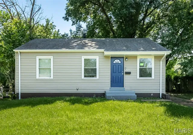 Photo 1 of Sale Pending at 428 Crawford Rd, St Louis, MO 63137 | MLS# MIS26044369 | Listing updated on 2026-09-08