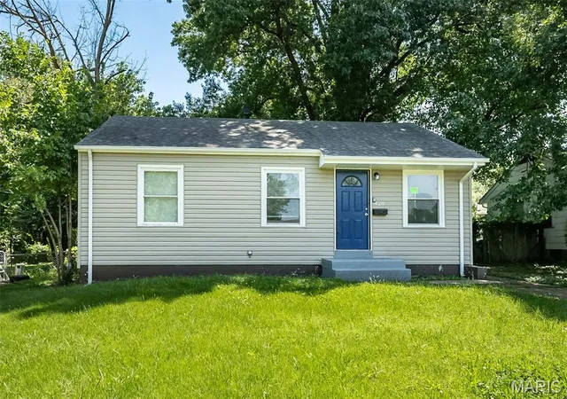Photo 2 of Sale Pending at 428 Crawford Rd, St Louis, MO 63137 | MLS# MIS26044369 | Listing updated on 2026-09-08