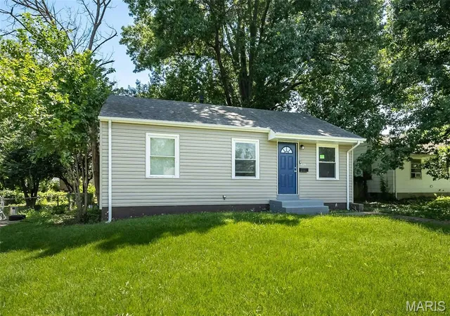 Photo 3 of Sale Pending at 428 Crawford Rd, St Louis, MO 63137 | MLS# MIS26044369 | Listing updated on 2026-09-08