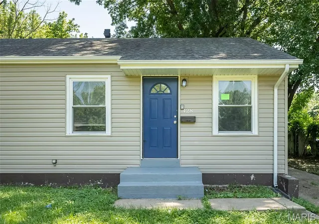 Photo 4 of Sale Pending at 428 Crawford Rd, St Louis, MO 63137 | MLS# MIS26044369 | Listing updated on 2026-09-08
