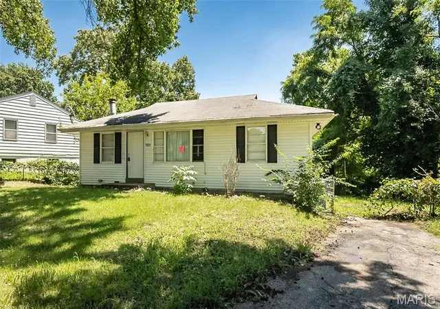 Photo 2 of Single family home for sale at 7836 Tuxedo Ct, Saint Louis, MO 63135 | MLS# MIS26044372 | Listing updated on 2026-07-23