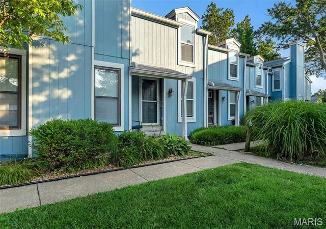 Townhouse for sale at 43 Breezy Knoll Ln, Lake Saint Louis, MO 63367 | MLS# MIS26044376