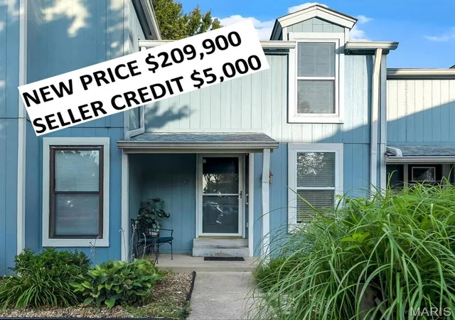 Townhouse for sale at 43 Breezy Knoll Ln, Lake Saint Louis, MO 63367 | MLS# MIS26044376