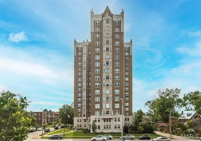 Photo 1 of Condo for sale at 625 S Skinker Blvd #401, Saint Louis, MO 63105 | MLS# MIS26044406 | Listing updated on 2026-09-05
