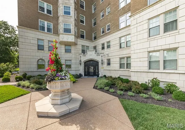 Photo 3 of Condo for sale at 625 S Skinker Blvd #401, Saint Louis, MO 63105 | MLS# MIS26044406 | Listing updated on 2026-09-05