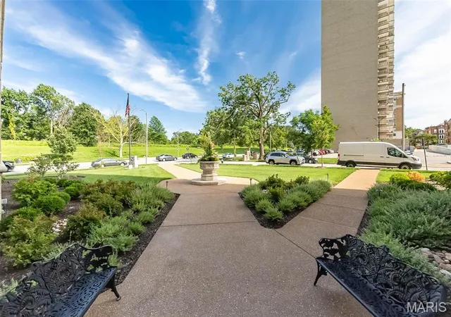 Photo 3 of Condo for sale at 625 S Skinker Blvd #401, Saint Louis, MO 63105 | MLS# MIS26044406 | Listing updated on 2026-09-05