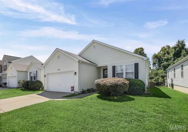 Photo 3 of Single family home for sale at 2544 Wintercreek Dr, Belleville, IL 62221 | MLS# MIS26044408 | Listing updated on 2026-09-05