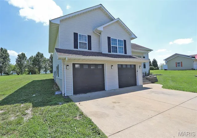 Photo 3 of Single family home for sale at 109 Sunset Ct, Farmington, MO 63640 | MLS# MIS26044411 | Listing updated on 2026-08-11