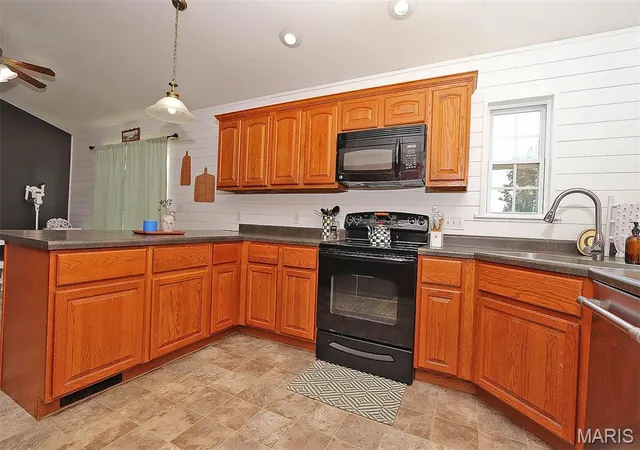 Photo 4 of Sale Pending at 109 Sunset Ct, Farmington, MO 63640 | MLS# MIS26044411 | Listing updated on 2026-09-26