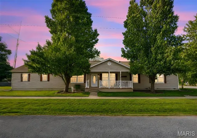 Homes for sale in Carlyle, IL | 1711 Methodist St, Carlyle, IL 62231 | MLS# MIS26044429