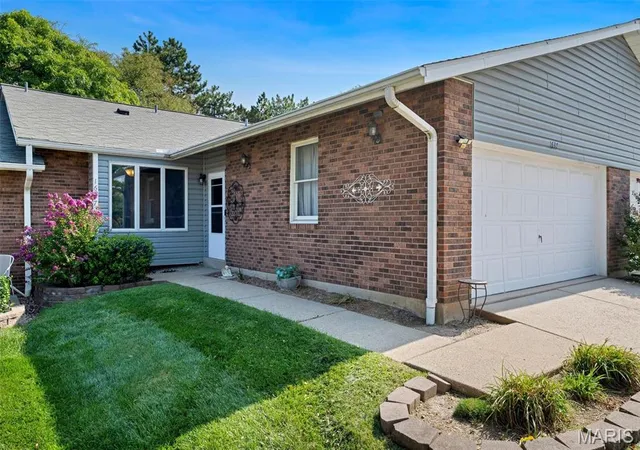 Photo 1 of Sale Pending at 1637 Rosewall Dr #B, St Charles, MO 63303 | MLS# MIS26044430 | Listing updated on 2026-10-02
