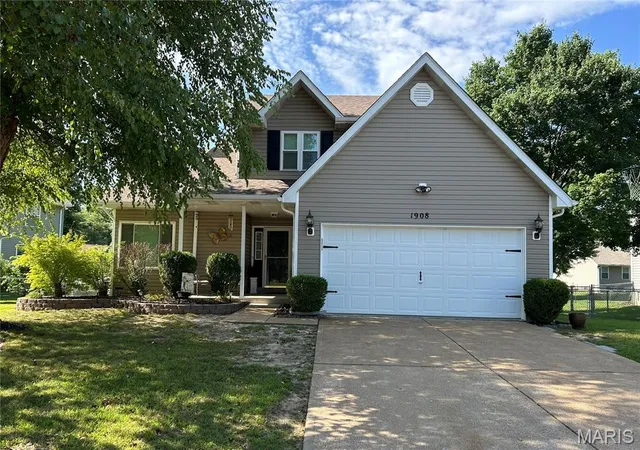 Photo 1 of Sale Pending at 1908 Mid Summer Dr, Imperial, MO 63052 | MLS# MIS26044437 | Listing updated on 2026-09-21