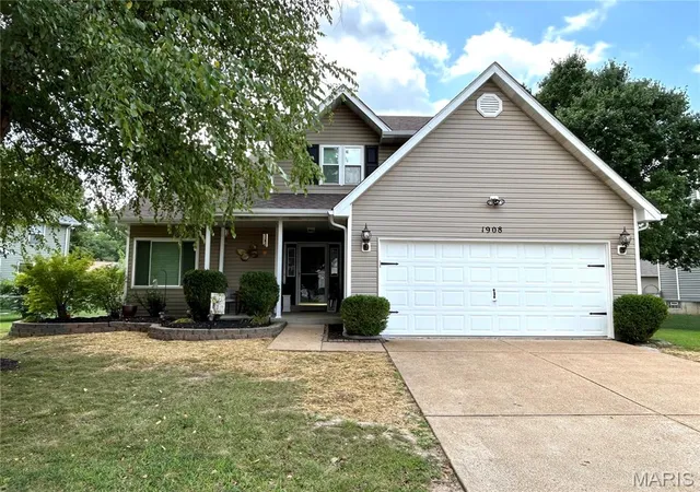 Photo 2 of Sale Pending at 1908 Mid Summer Dr, Imperial, MO 63052 | MLS# MIS26044437 | Listing updated on 2026-09-21