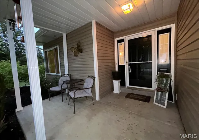 Photo 3 of Sale Pending at 1908 Mid Summer Dr, Imperial, MO 63052 | MLS# MIS26044437 | Listing updated on 2026-09-21