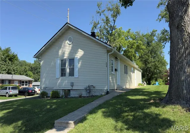 Homes for sale in Bethalto, IL | 524 5th St, Bethalto, IL 62010 | MLS# MIS26044442
