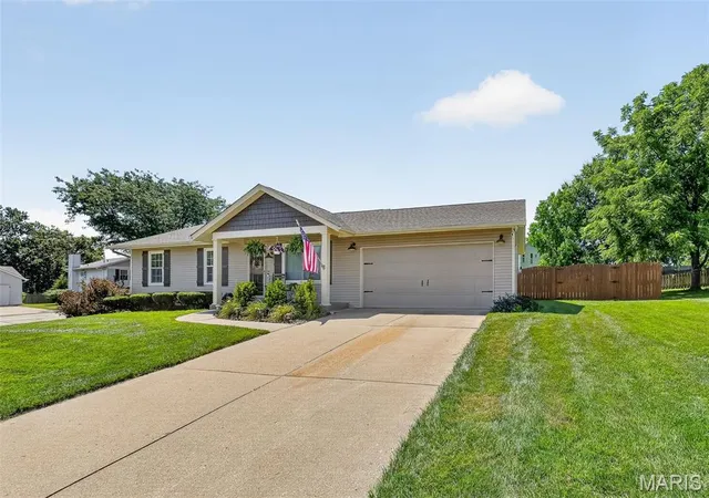 3rd image of 6402 High Meadow Dr, O Fallon, MO 63368 | MLS# MIS26044464
