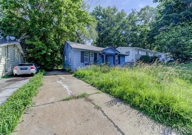 Photo 2 of Single family home for sale at 149 Flora Dr, Saint Louis, MO 63135 | MLS# MIS26044465 | Listing updated on 2026-07-13