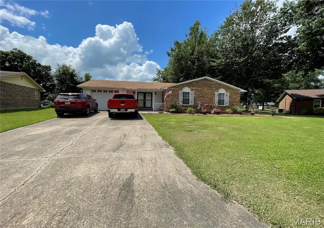 Homes for sale in Sikeston, MO | 841 Stanford Dr, Sikeston, MO 63801 | MLS# MIS26044467
