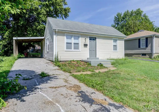 Photo 1 of Single family home for sale at 223 La Motte Ln, Saint Louis, MO 63135 | MLS# MIS26044470 | Listing updated on 2026-07-13