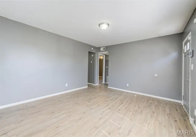 Photo 4 of Single family home for sale at 223 La Motte Ln, Saint Louis, MO 63135 | MLS# MIS26044470 | Listing updated on 2026-07-13