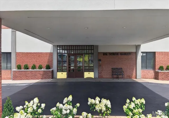 Homes for sale in Clayton, MO | 816 S Hanley Rd #15B, Clayton, MO 63105 | MLS# MIS26044480