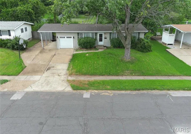 2nd image of 1255 Night Dr, Florissant, MO 63031 | MLS# MIS26044497