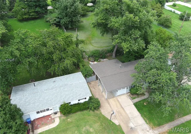 5th image of 1255 Night Dr, Florissant, MO 63031 | MLS# MIS26044497