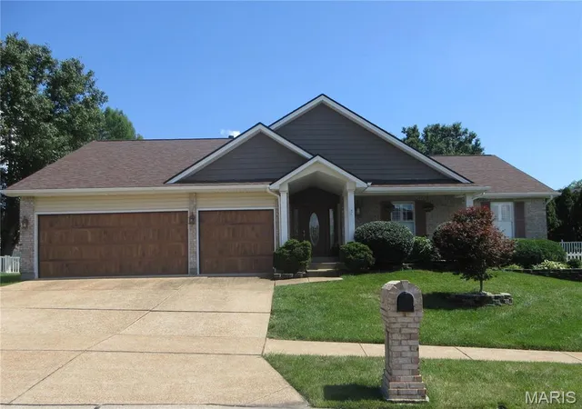 1st image of 3122 Piney Pointe Dr, Saint Louis, MO 63129 | MLS# MIS26044506