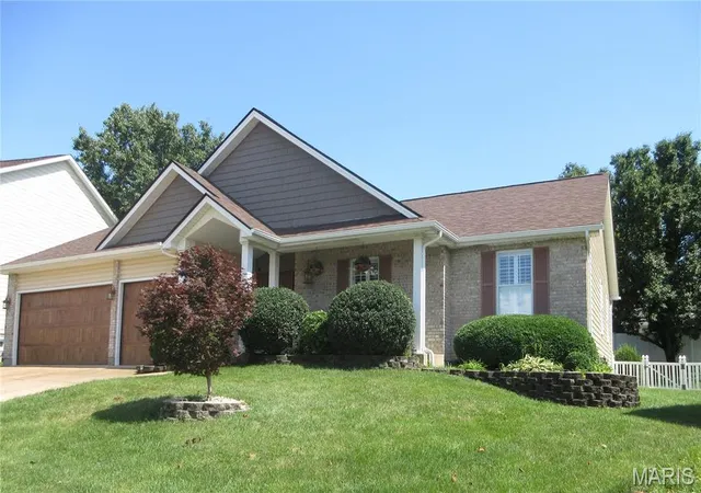 2nd image of 3122 Piney Pointe Dr, Saint Louis, MO 63129 | MLS# MIS26044506