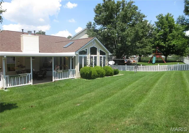 4th image of 3122 Piney Pointe Dr, Saint Louis, MO 63129 | MLS# MIS26044506