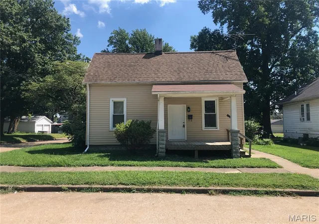 Photo 1 of Single family home for sale at 1024 La Salle St, Belleville, IL 62221 | MLS# MIS26044509 | Listing updated on 2026-08-04